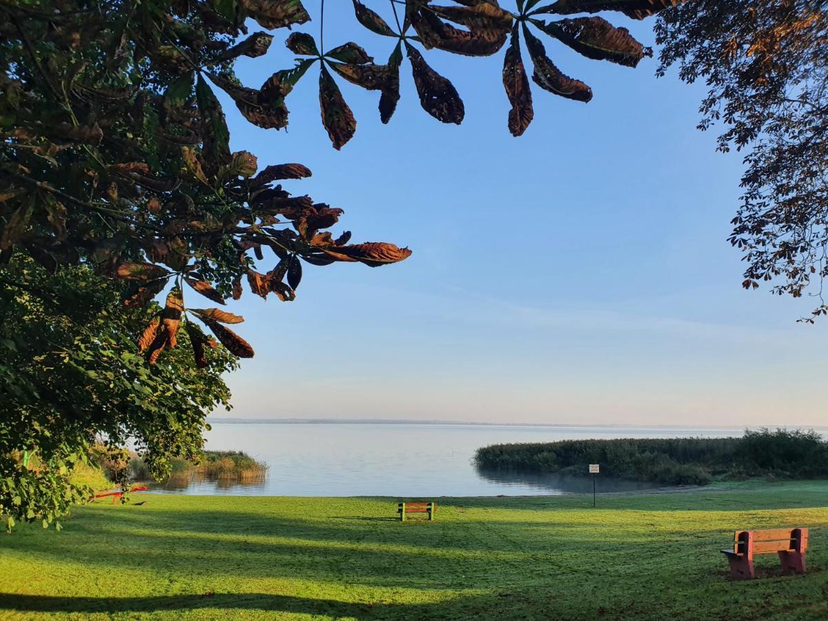 Gesindehaus Am Schloss Kummerower See Kummerow  Zewnętrze zdjęcie
